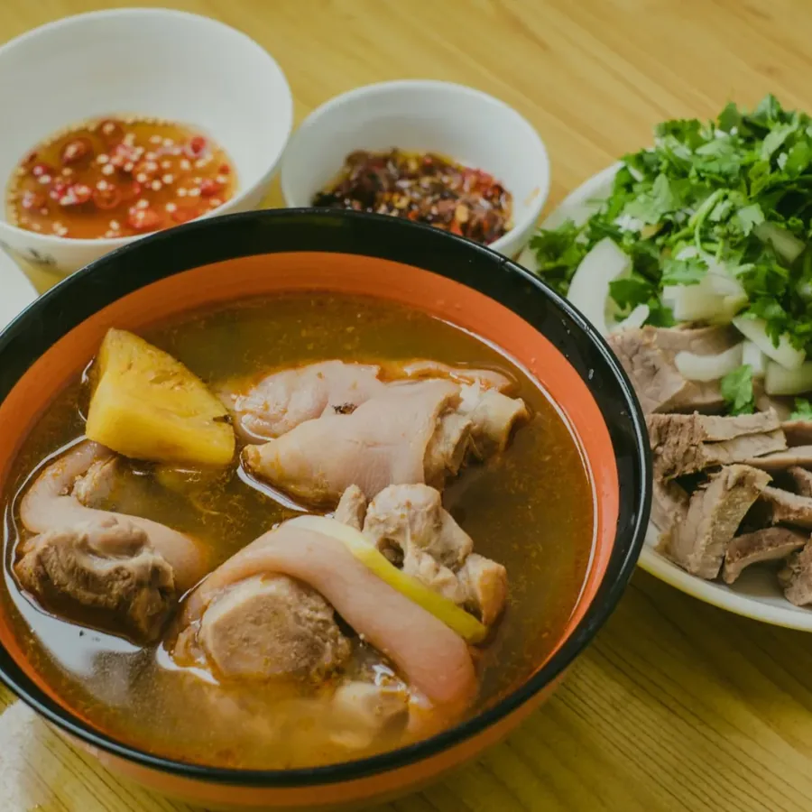 Phin cà phê đang nhỏ giọt